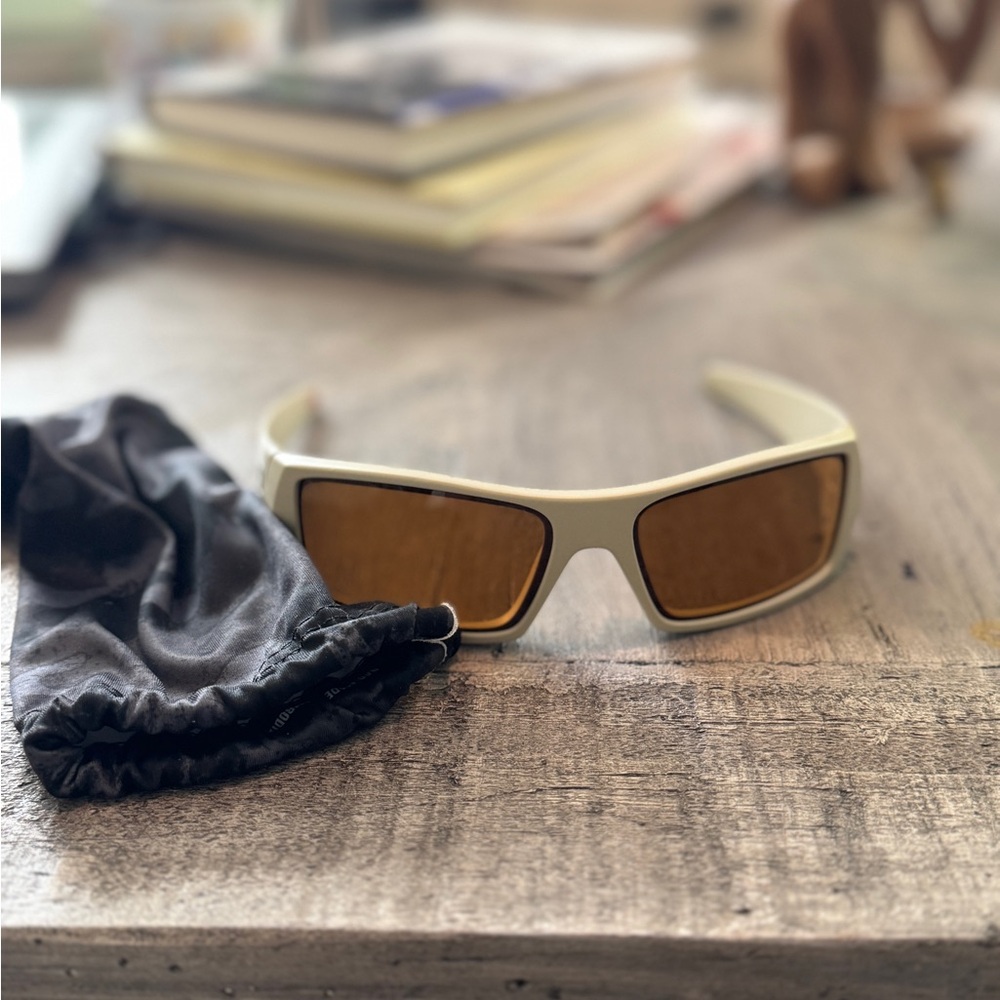 Oakley Cream Gascan Sunglasses with Brown Lenses NWOT
